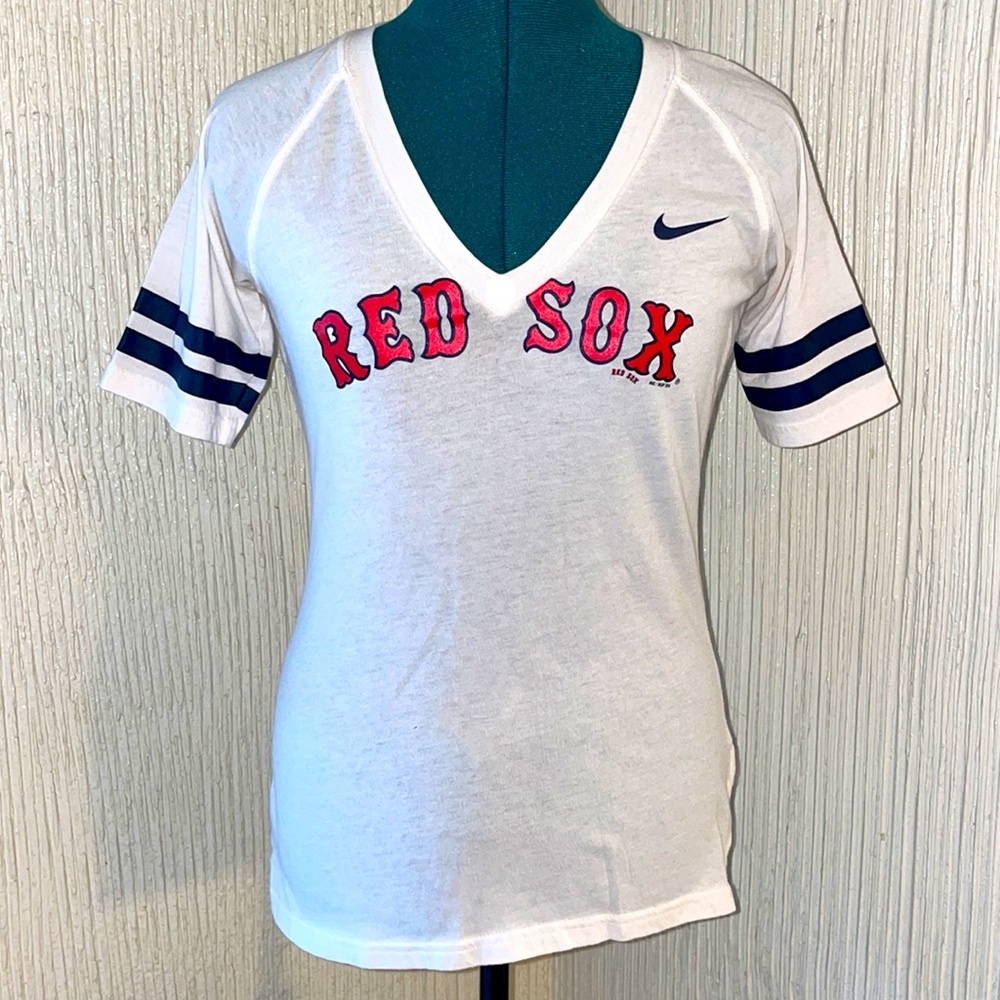 🔥⚾️ Nike Red Sox V Neck Shirt 🧢